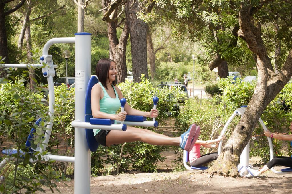 Le Esperidi Camping Ecoresort مارينا دي بيبونا المظهر الخارجي الصورة