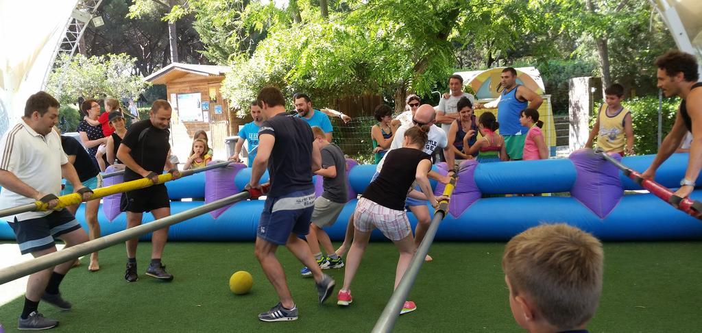 Le Esperidi Camping Ecoresort مارينا دي بيبونا المظهر الخارجي الصورة