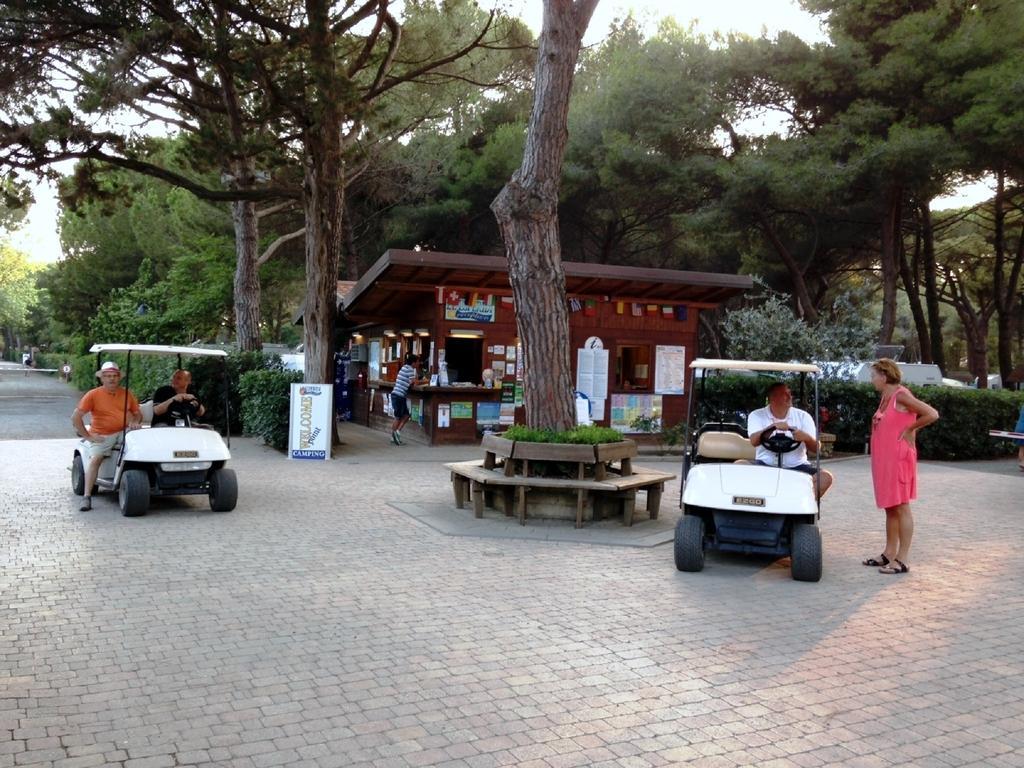 Le Esperidi Camping Ecoresort مارينا دي بيبونا المظهر الخارجي الصورة