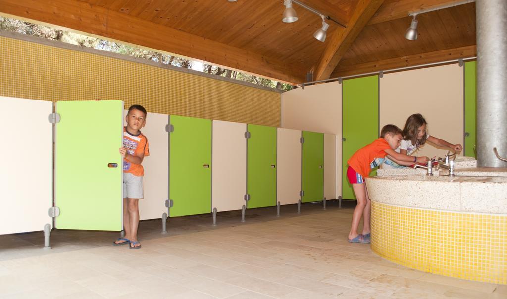 Le Esperidi Camping Ecoresort مارينا دي بيبونا المظهر الخارجي الصورة