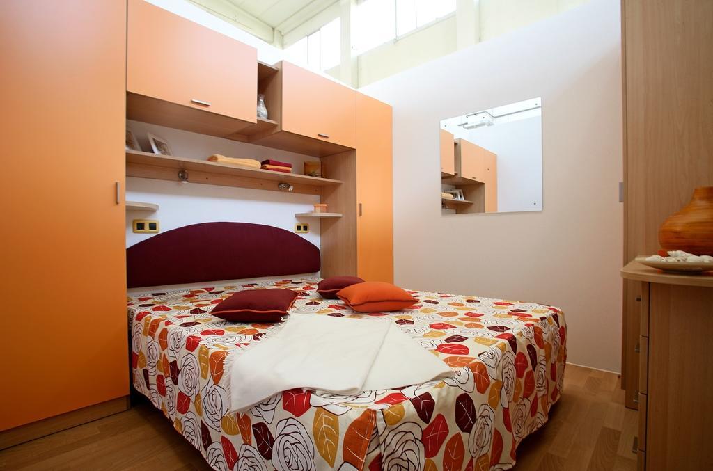 Le Esperidi Camping Ecoresort مارينا دي بيبونا الغرفة الصورة