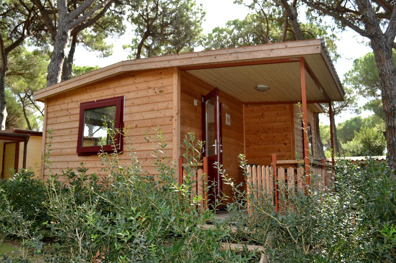 Le Esperidi Camping Ecoresort مارينا دي بيبونا المظهر الخارجي الصورة