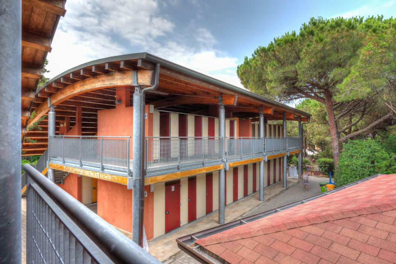 Le Esperidi Camping Ecoresort مارينا دي بيبونا المظهر الخارجي الصورة