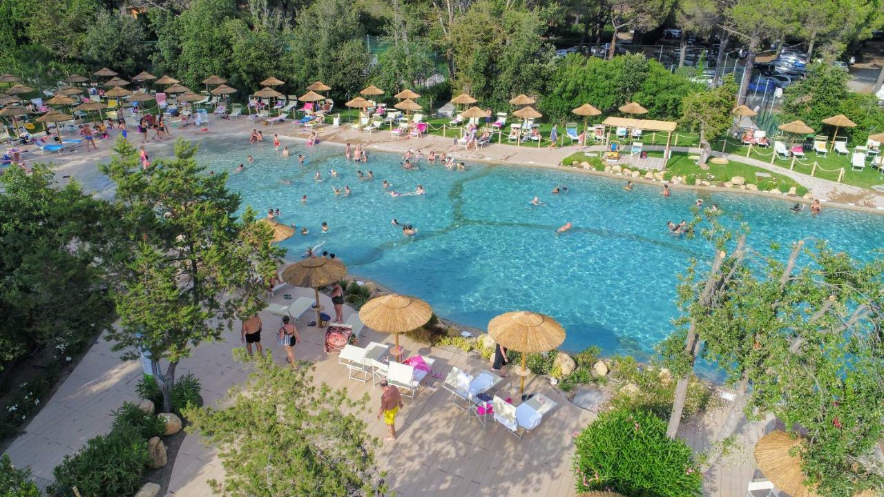 Le Esperidi Camping Ecoresort مارينا دي بيبونا المظهر الخارجي الصورة