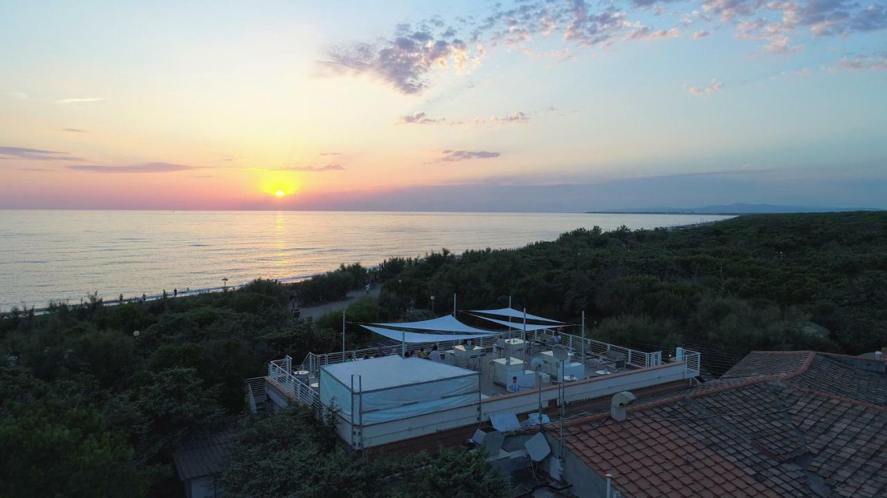 Le Esperidi Camping Ecoresort مارينا دي بيبونا المظهر الخارجي الصورة