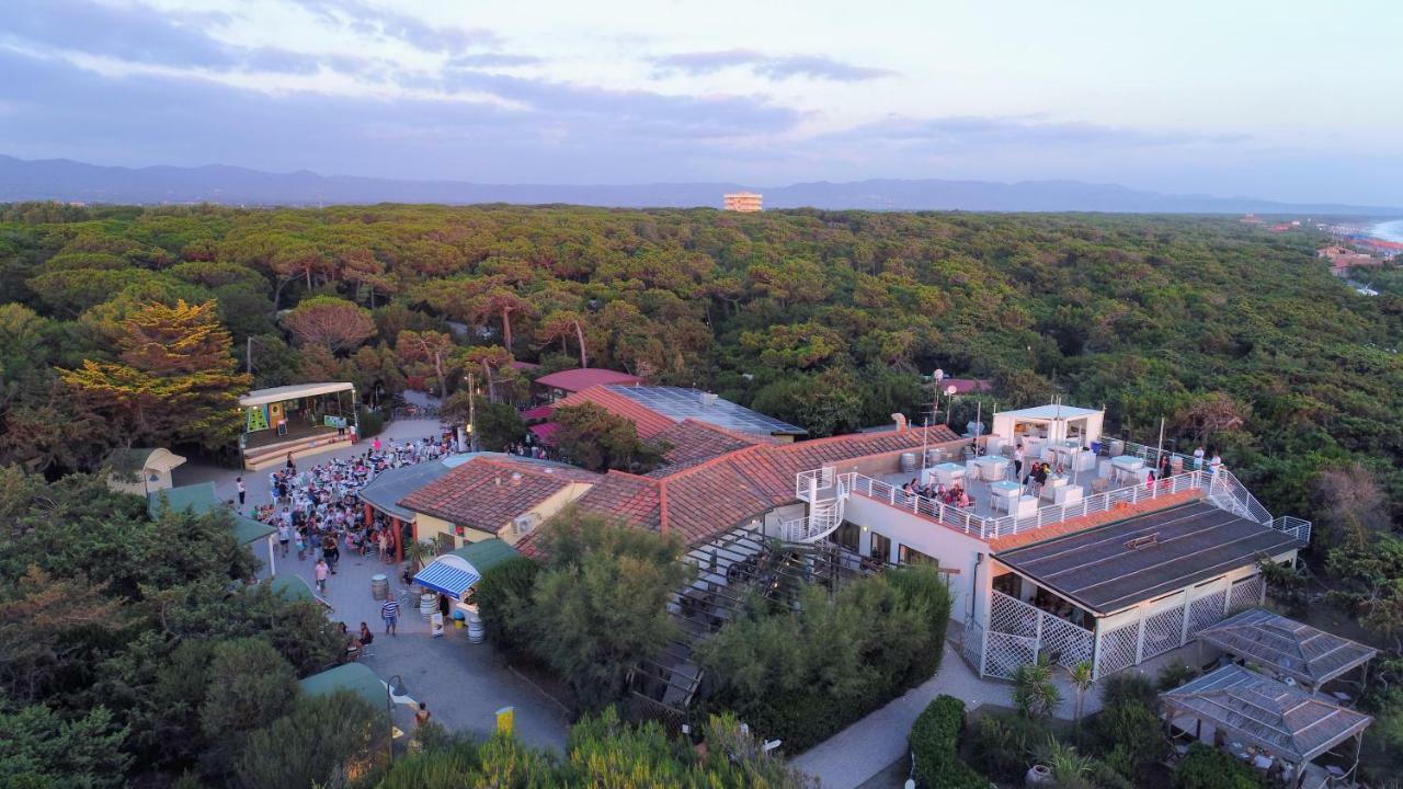Le Esperidi Camping Ecoresort مارينا دي بيبونا المظهر الخارجي الصورة