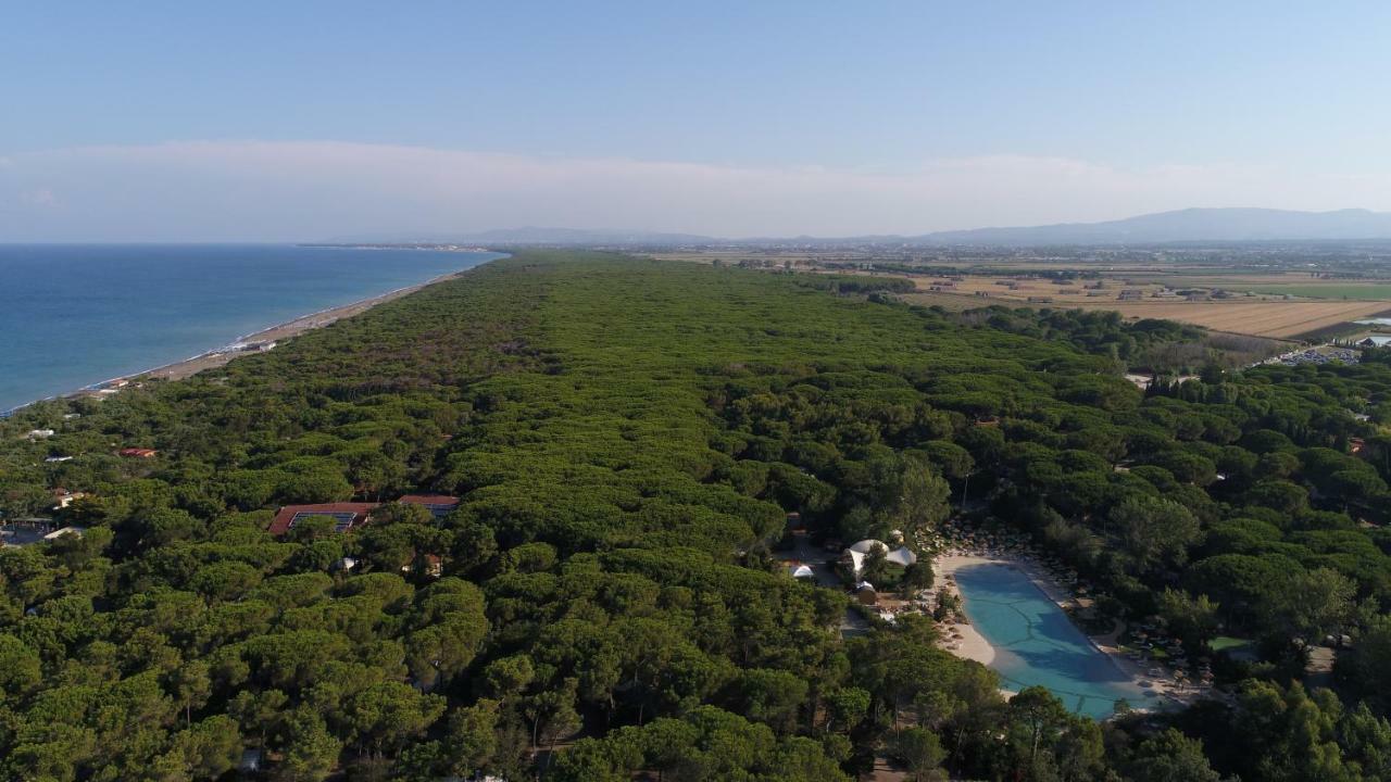 Le Esperidi Camping Ecoresort مارينا دي بيبونا المظهر الخارجي الصورة