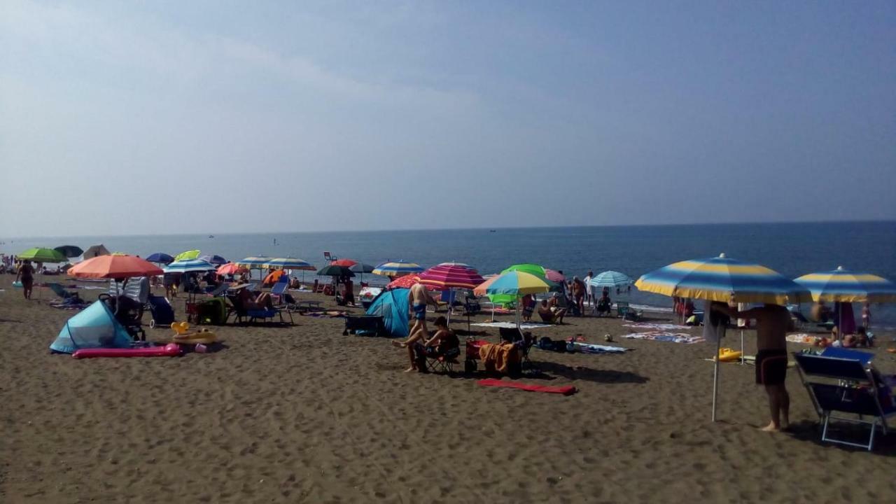 Le Esperidi Camping Ecoresort مارينا دي بيبونا المظهر الخارجي الصورة